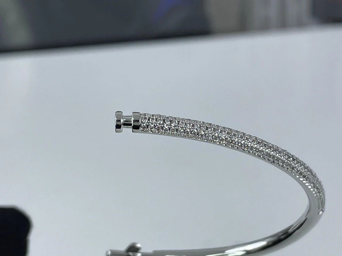 Affordable 1975 Cartier diamonds Bracalets nail  screw shape (17, 19cm) 130