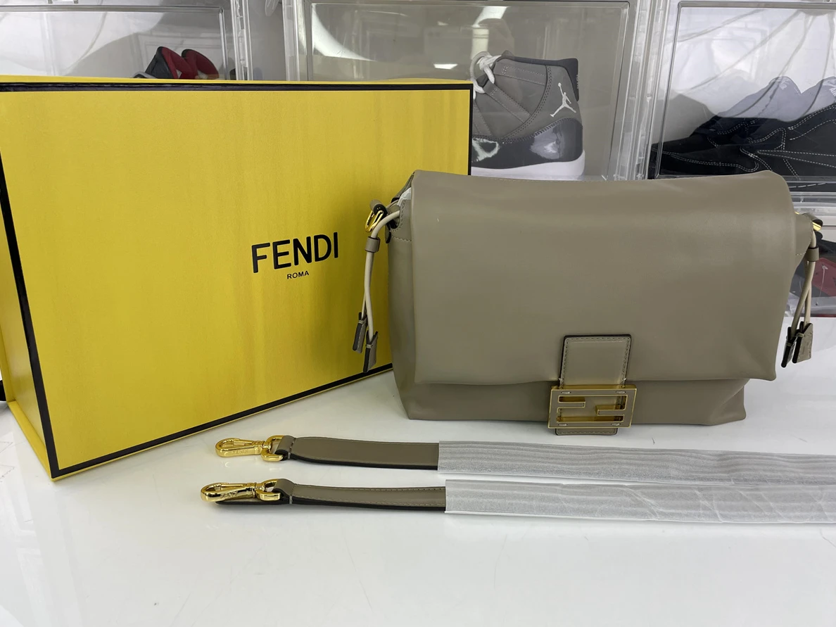 Affordable 5661 Fendi Mamma Baguette Tan colorway (26.5 x 18 x 8.5 cm, Best top quality) 244