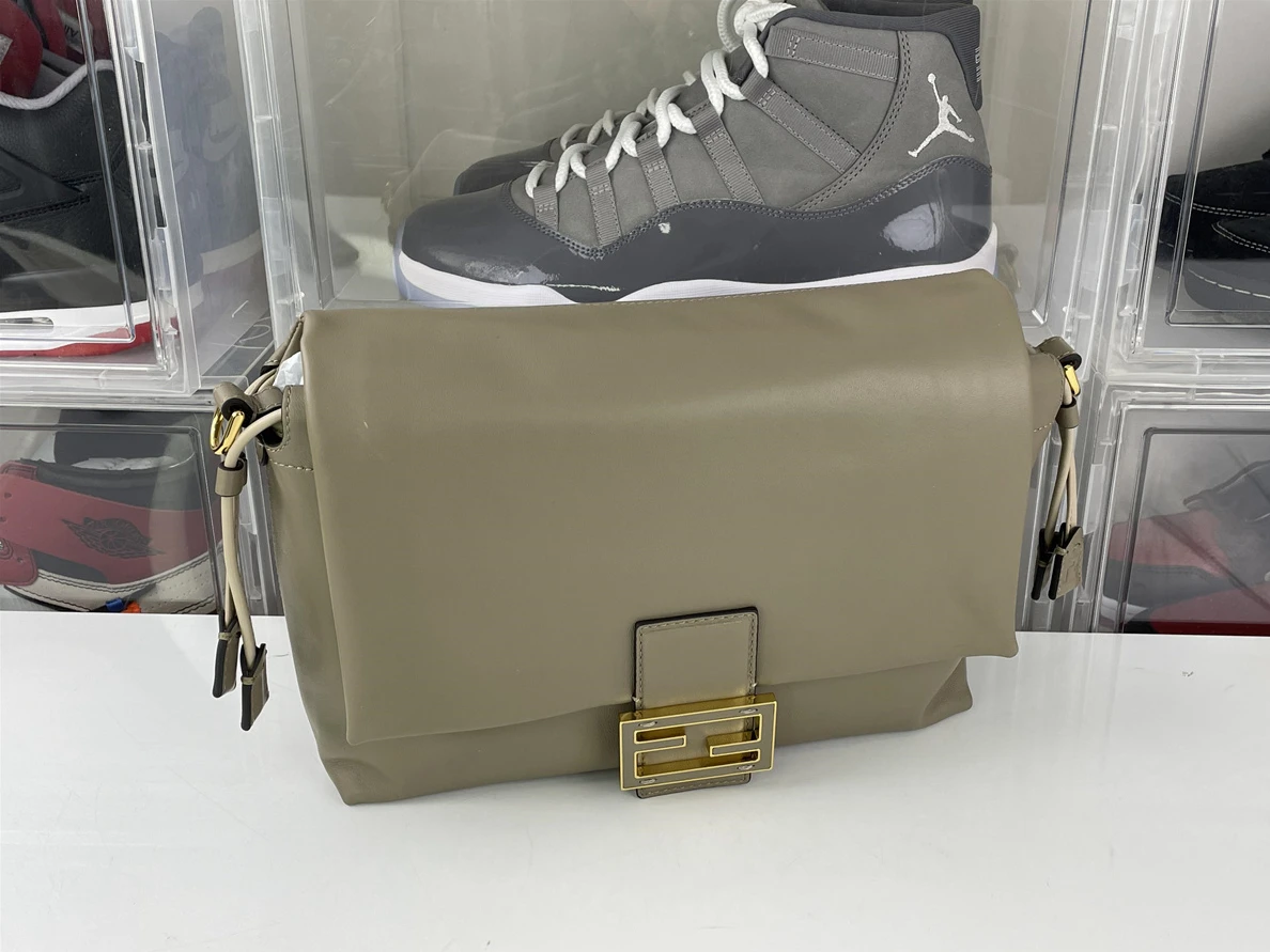 Affordable 5661 Fendi Mamma Baguette Tan colorway (26.5 x 18 x 8.5 cm, Best top quality) 244
