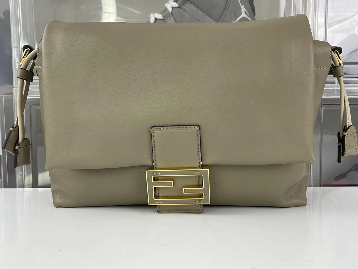 Affordable 5661 Fendi Mamma Baguette Tan colorway (26.5 x 18 x 8.5 cm, Best top quality) 244