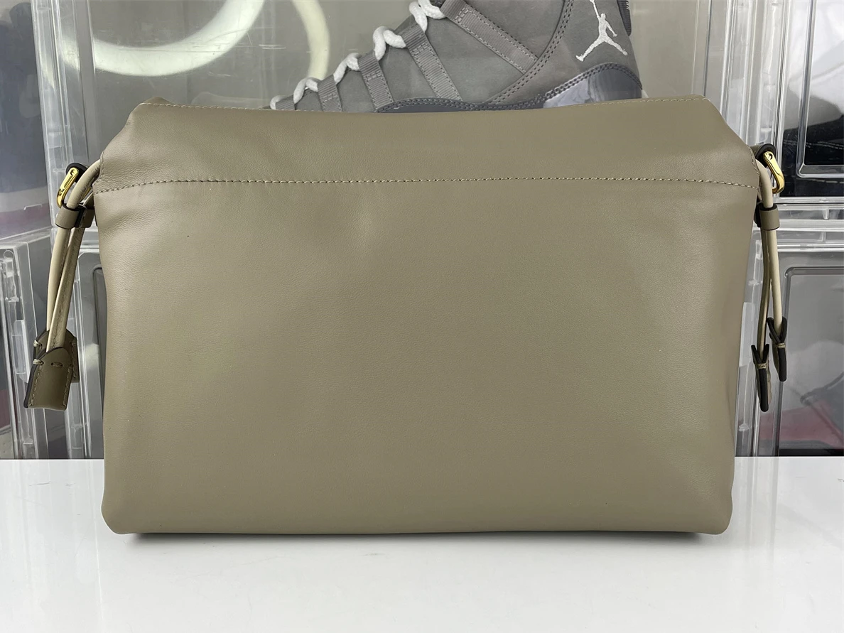 Affordable 5661 Fendi Mamma Baguette Tan colorway (26.5 x 18 x 8.5 cm, Best top quality) 244