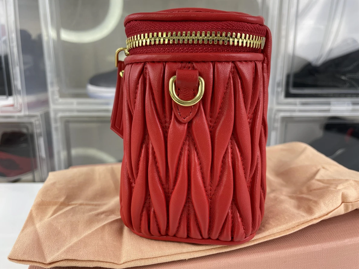 Affordable 8641 Miu Miu Red matelasse craft bag (10.5 x 9.5 x 7cm) 234