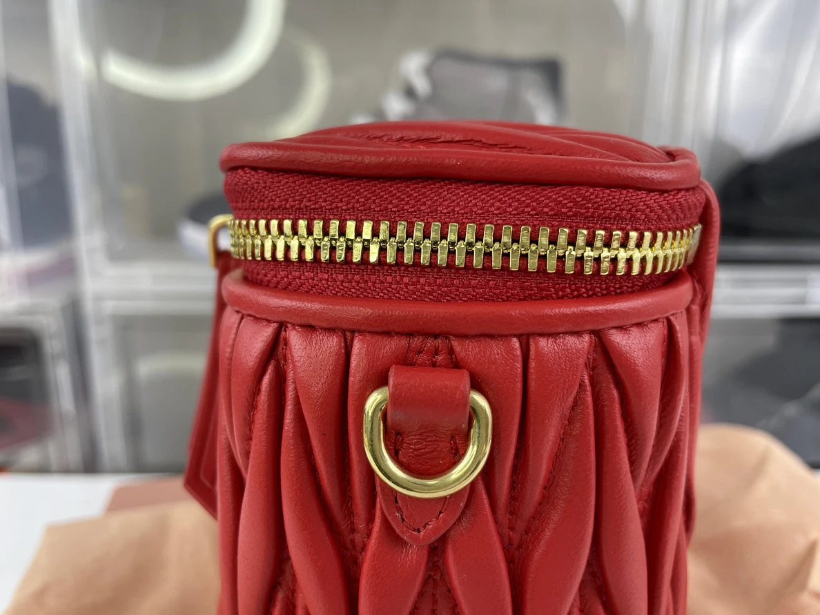 Affordable 8641 Miu Miu Red matelasse craft bag (10.5 x 9.5 x 7cm) 234