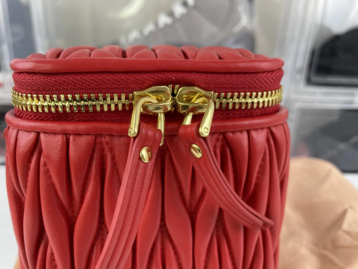 Affordable 8641 Miu Miu Red matelasse craft bag (10.5 x 9.5 x 7cm) 234