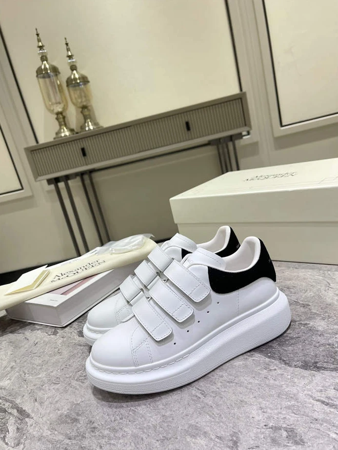 Alexander McQueen Oversized NewStyle 1325
