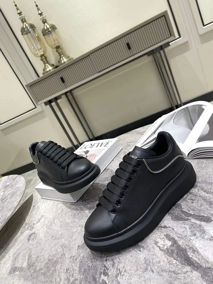 Alexander McQueen Oversized SmartChoice 1326