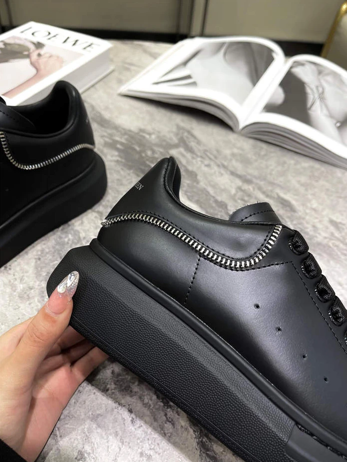 Alexander McQueen Oversized SmartChoice 1326