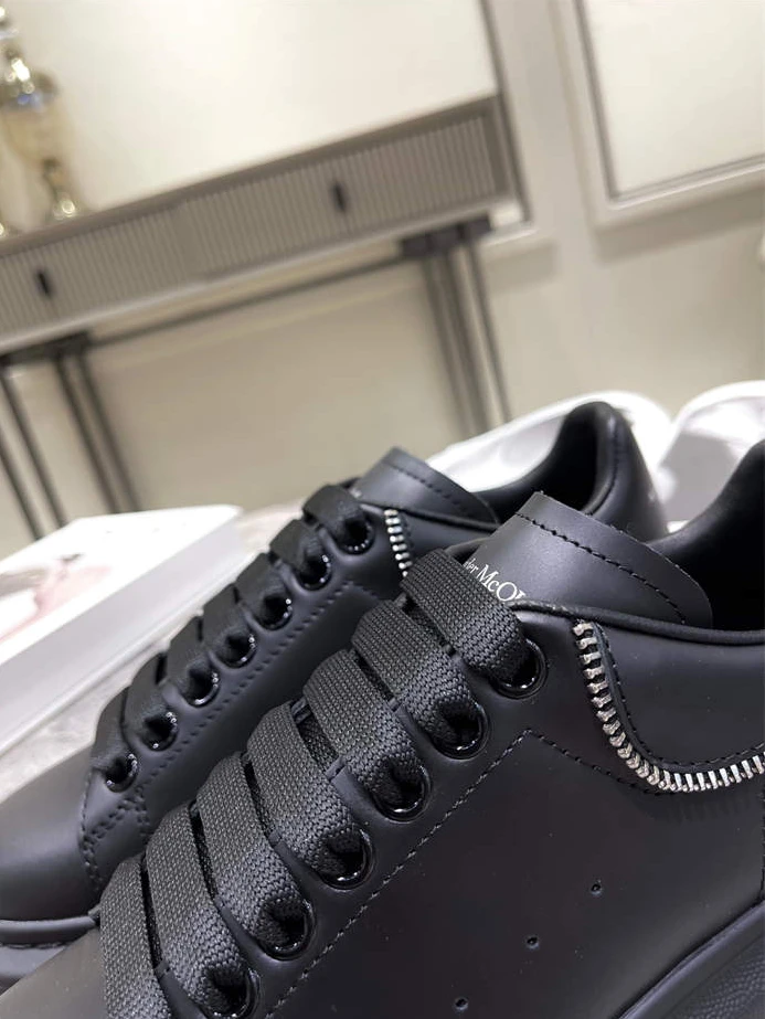 Alexander McQueen Oversized SmartChoice 1326