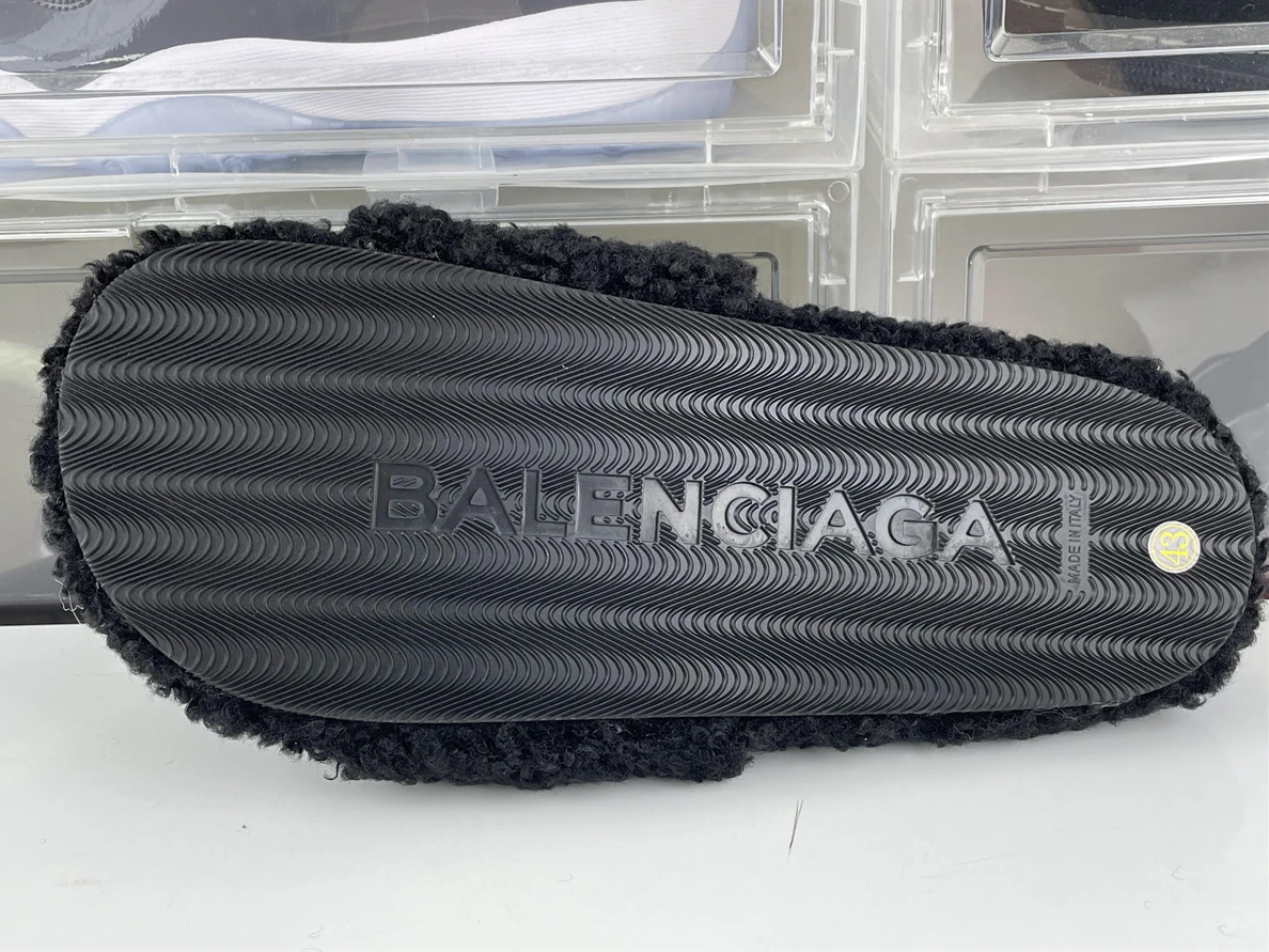 AllSeason 5032 Balenciaga Pepsi Black fur slippers (EU35- 46 ) 3051