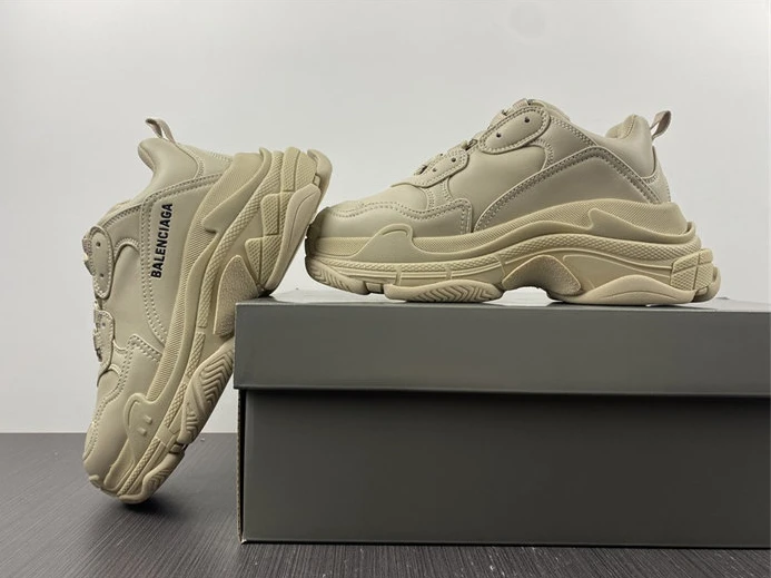 BLCG TRIPLE S SNEAKER 536737 W2FW1 4561 WellDesigned 3377