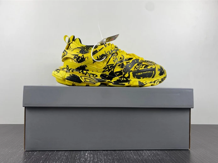 Balenciaga 542023 W3RRA 7810 StreetReady 3311