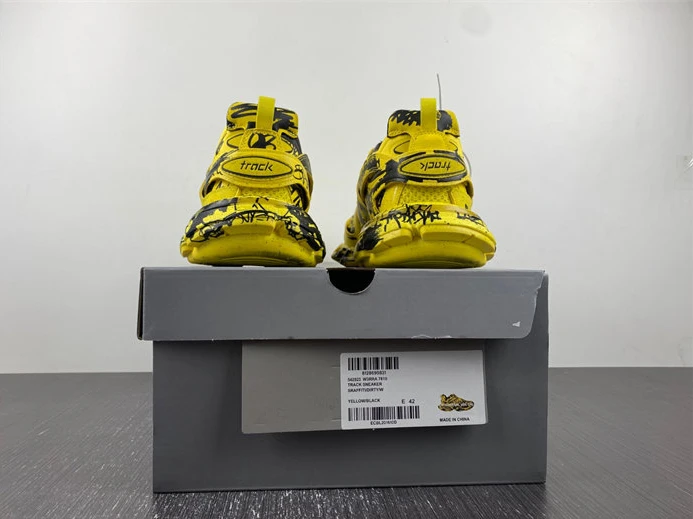 Balenciaga 542023 W3RRA 7810 StreetReady 3311