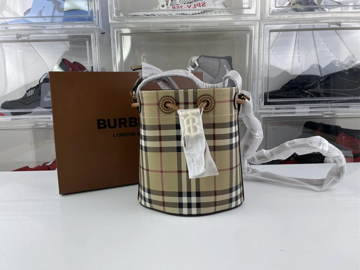 BestValue Burberry Bucket (16.5x 11 x 18.5 cm) 273