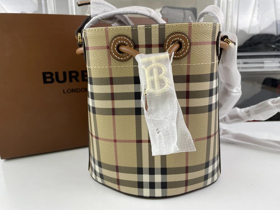 BestValue Burberry Bucket (16.5x 11 x 18.5 cm) 273
