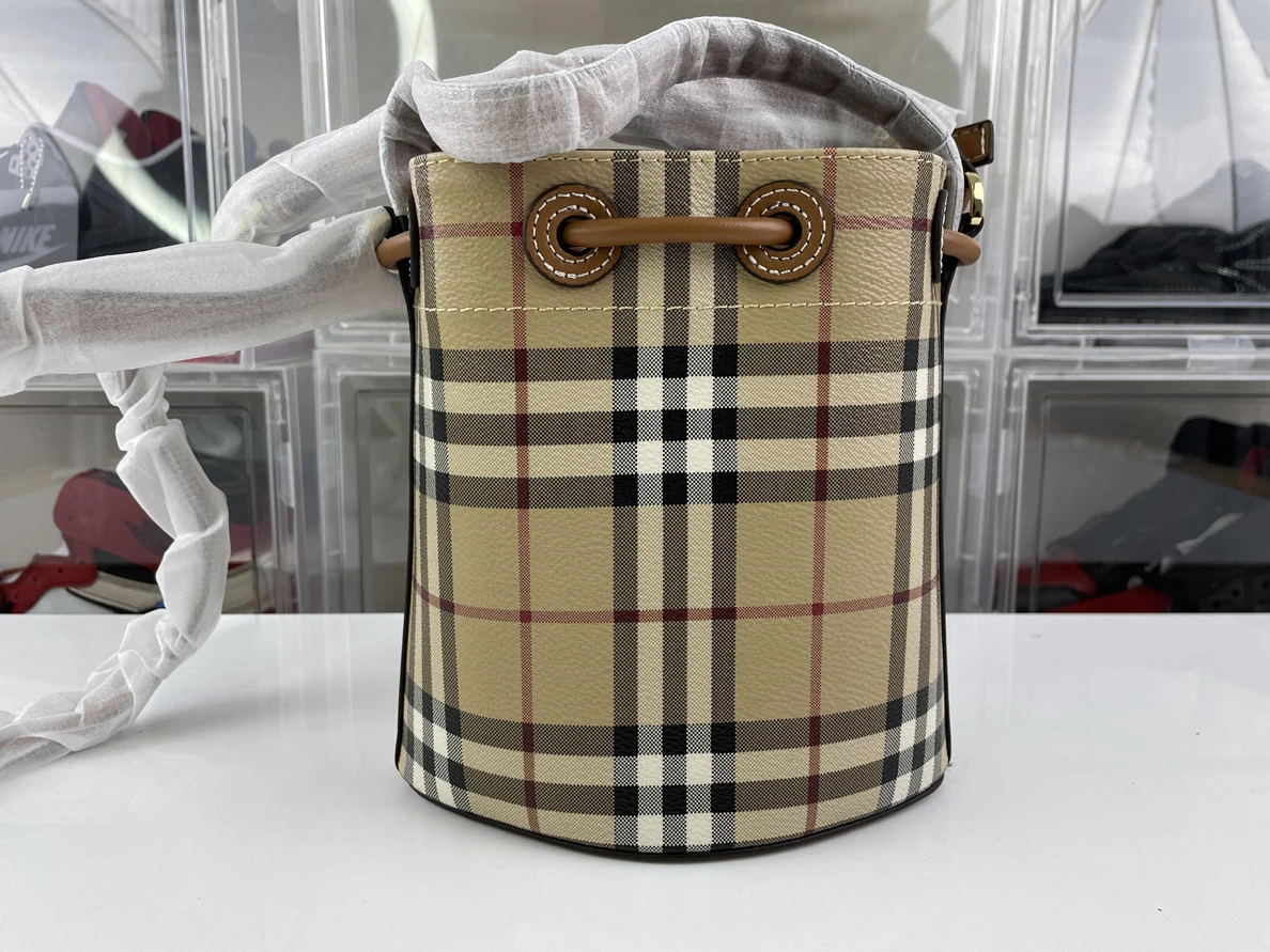 BestValue Burberry Bucket (16.5x 11 x 18.5 cm) 273