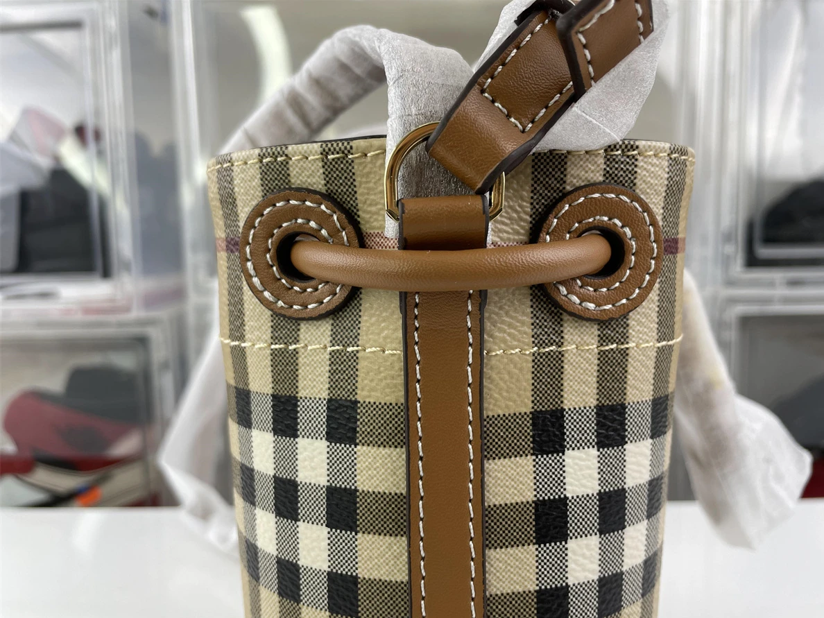 BestValue Burberry Bucket (16.5x 11 x 18.5 cm) 273