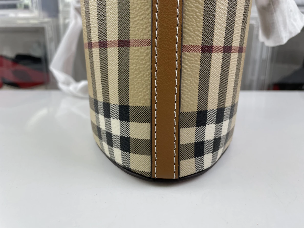 BestValue Burberry Bucket (16.5x 11 x 18.5 cm) 273