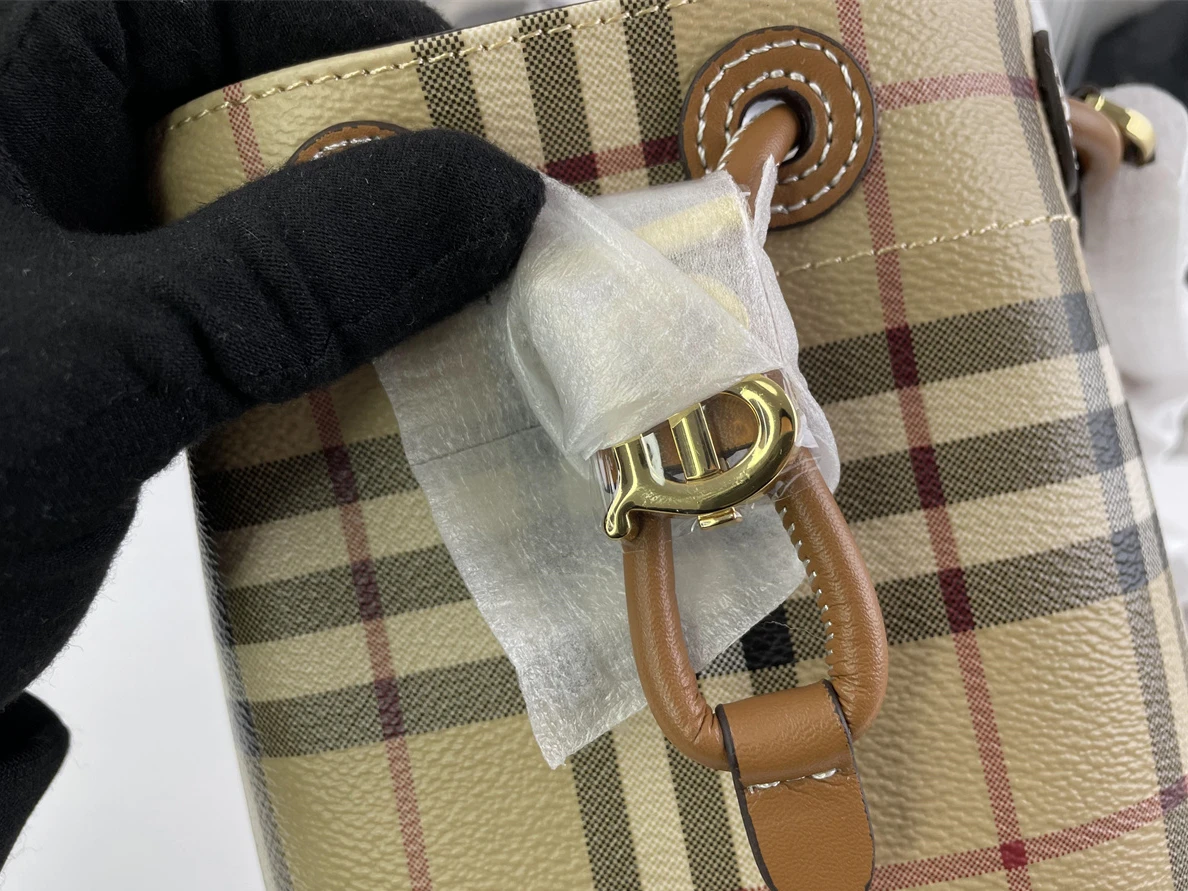 BestValue Burberry Bucket (16.5x 11 x 18.5 cm) 273