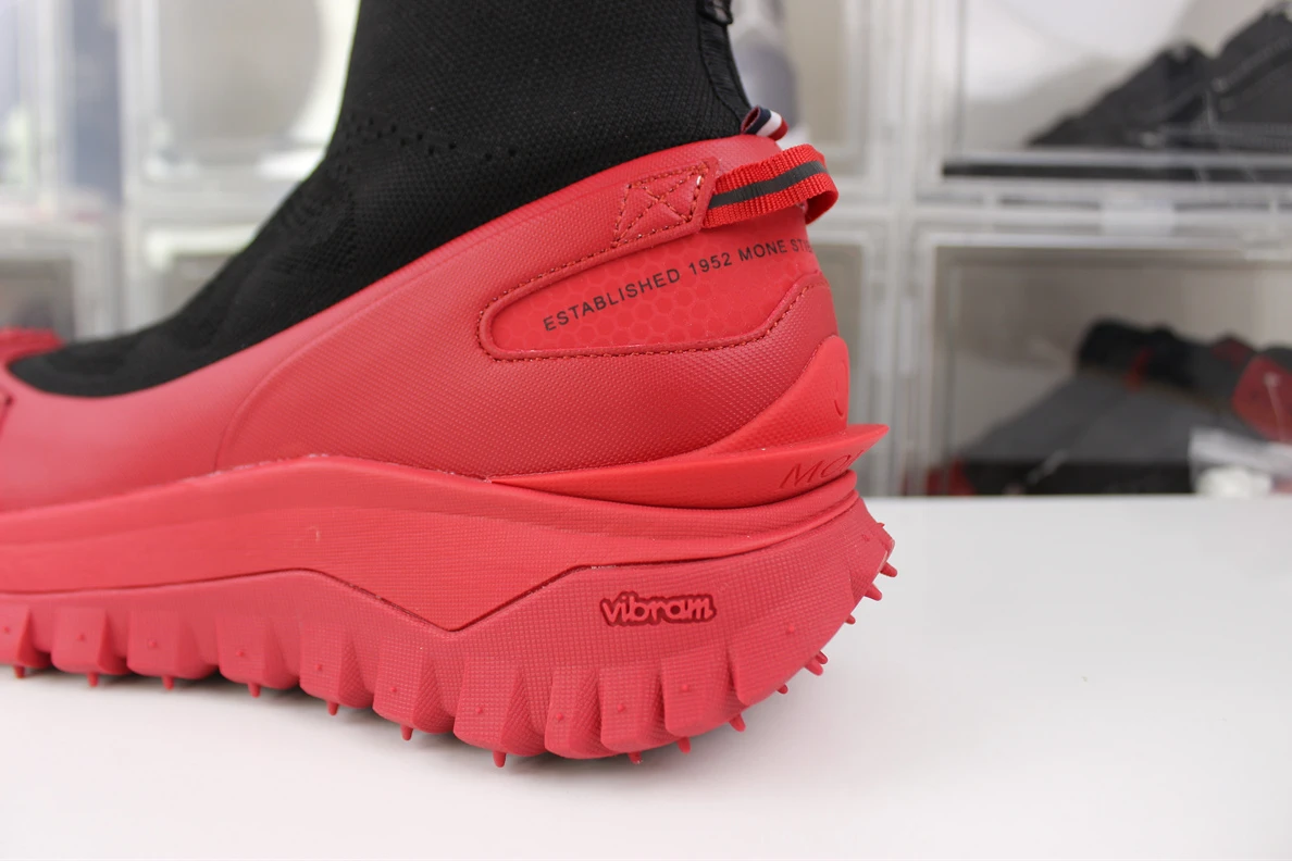 BestValue Moncler Trailgrip Black Red (EURO36-46) 3301
