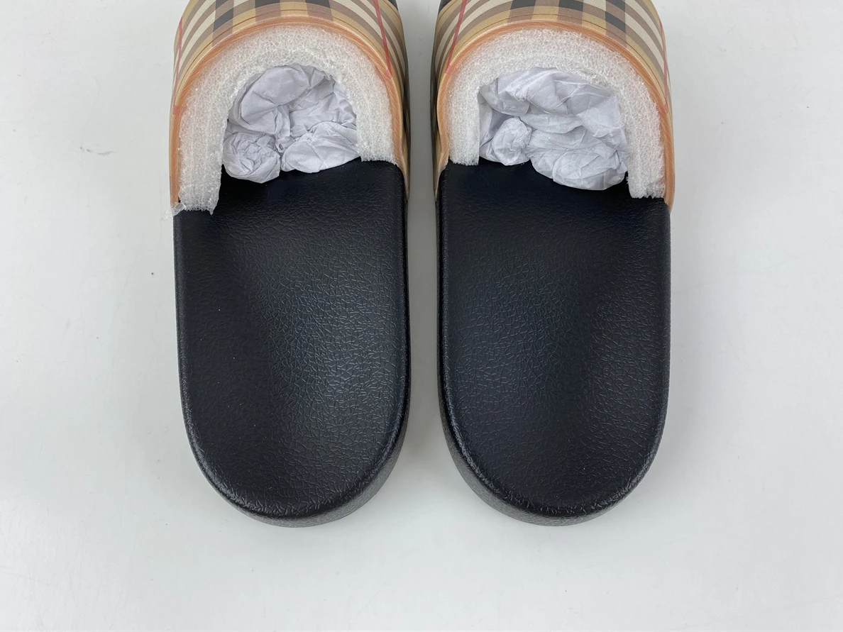 Burberry London England Apricot StreetReady 3572