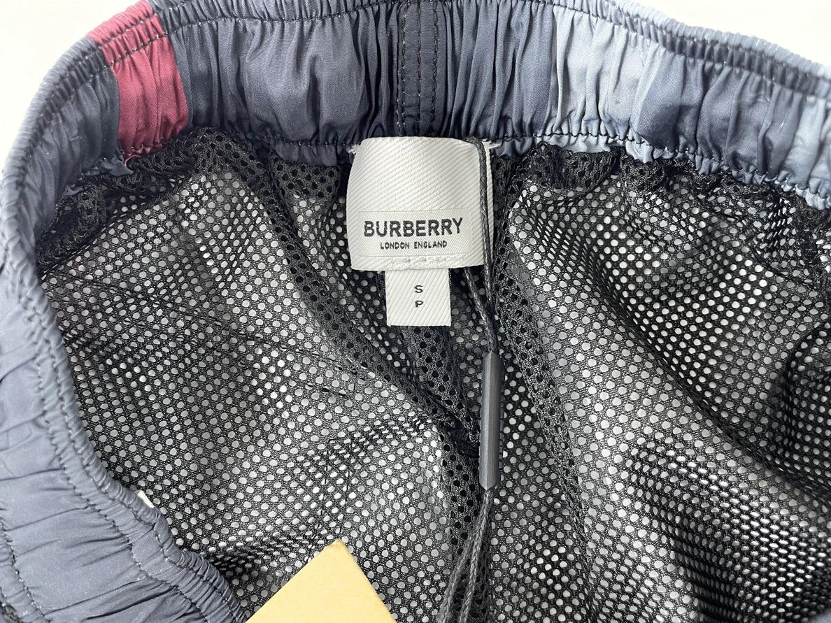 Burberry Mens Short Pants UrbanStyle 44