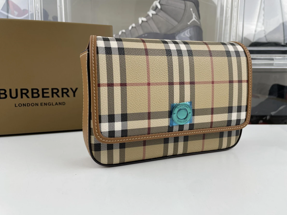 Burberry bag ( 20 x 4.7 x 13.5 cm) StreetReady 270