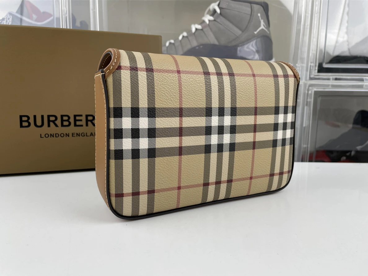 Burberry bag ( 20 x 4.7 x 13.5 cm) StreetReady 270