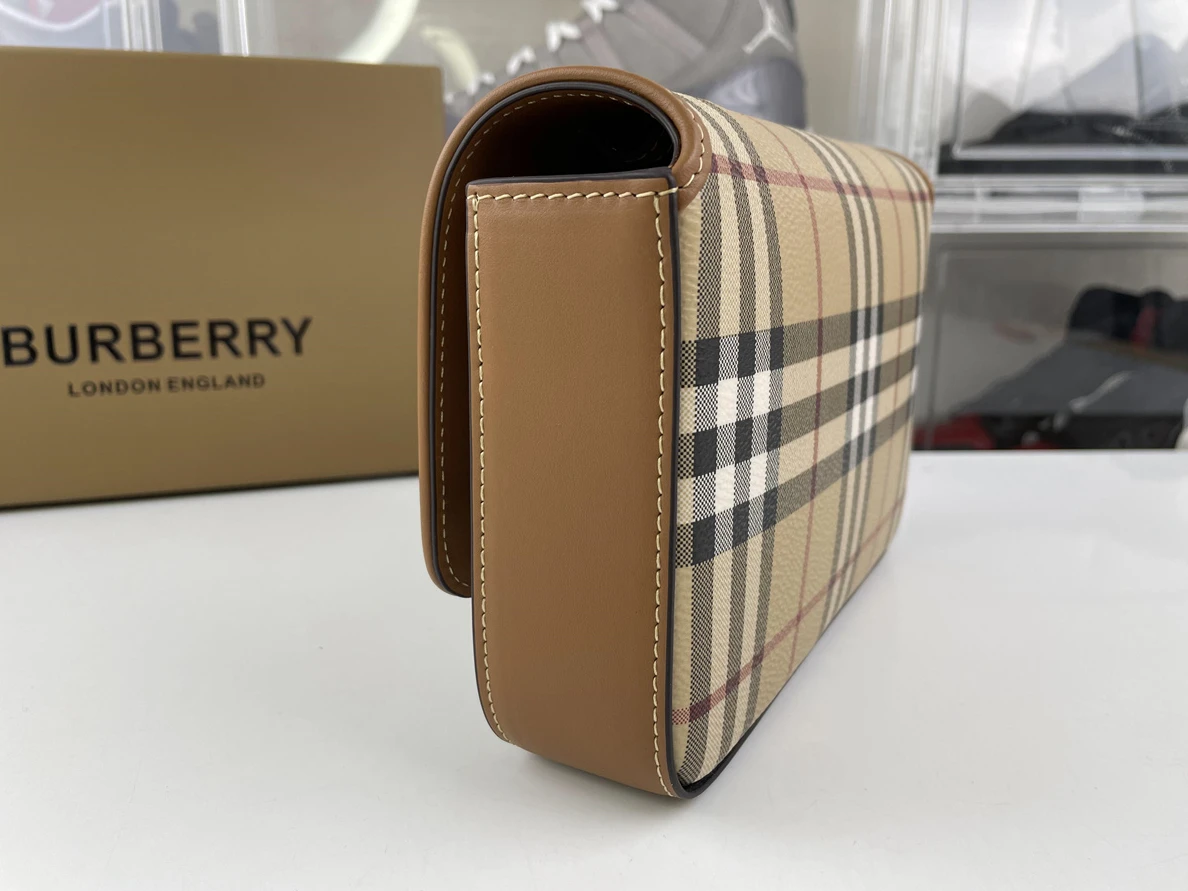 Burberry bag ( 20 x 4.7 x 13.5 cm) StreetReady 270