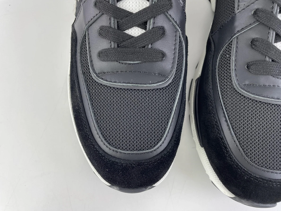 CHANEL Black sneakers with White LOGO Fashionable 1226