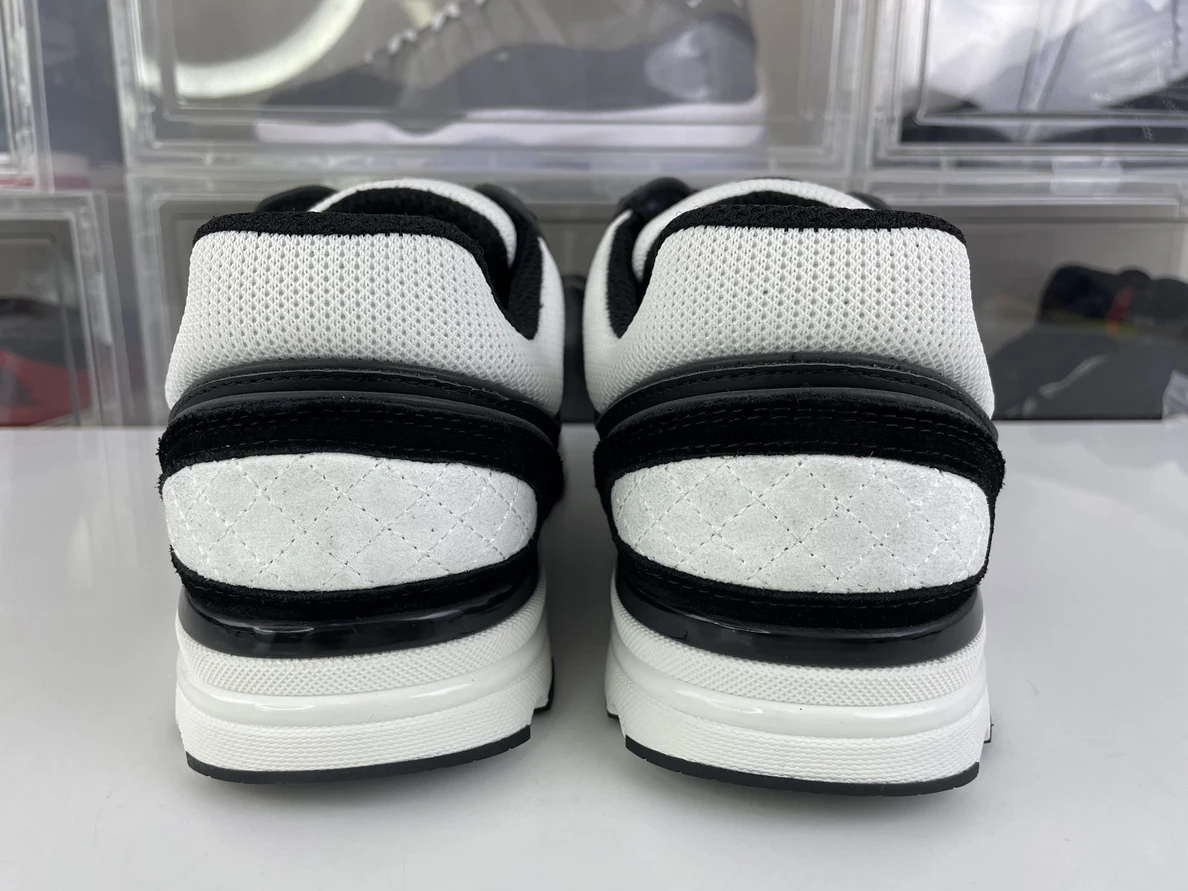 CHANEL Black sneakers with White LOGO Fashionable 1226