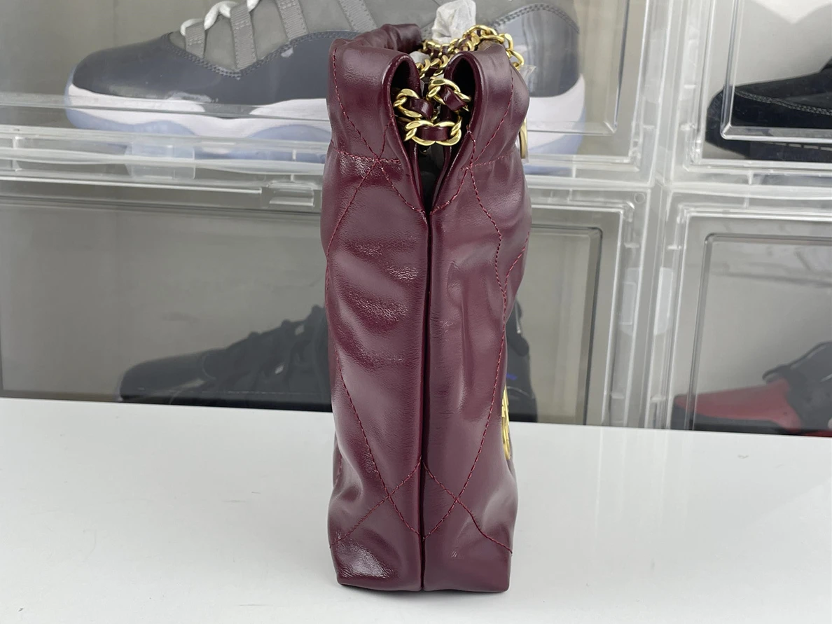 Chanel mini 22 bag Dark Purple (19 x 20 x 6cm) Trendy 246
