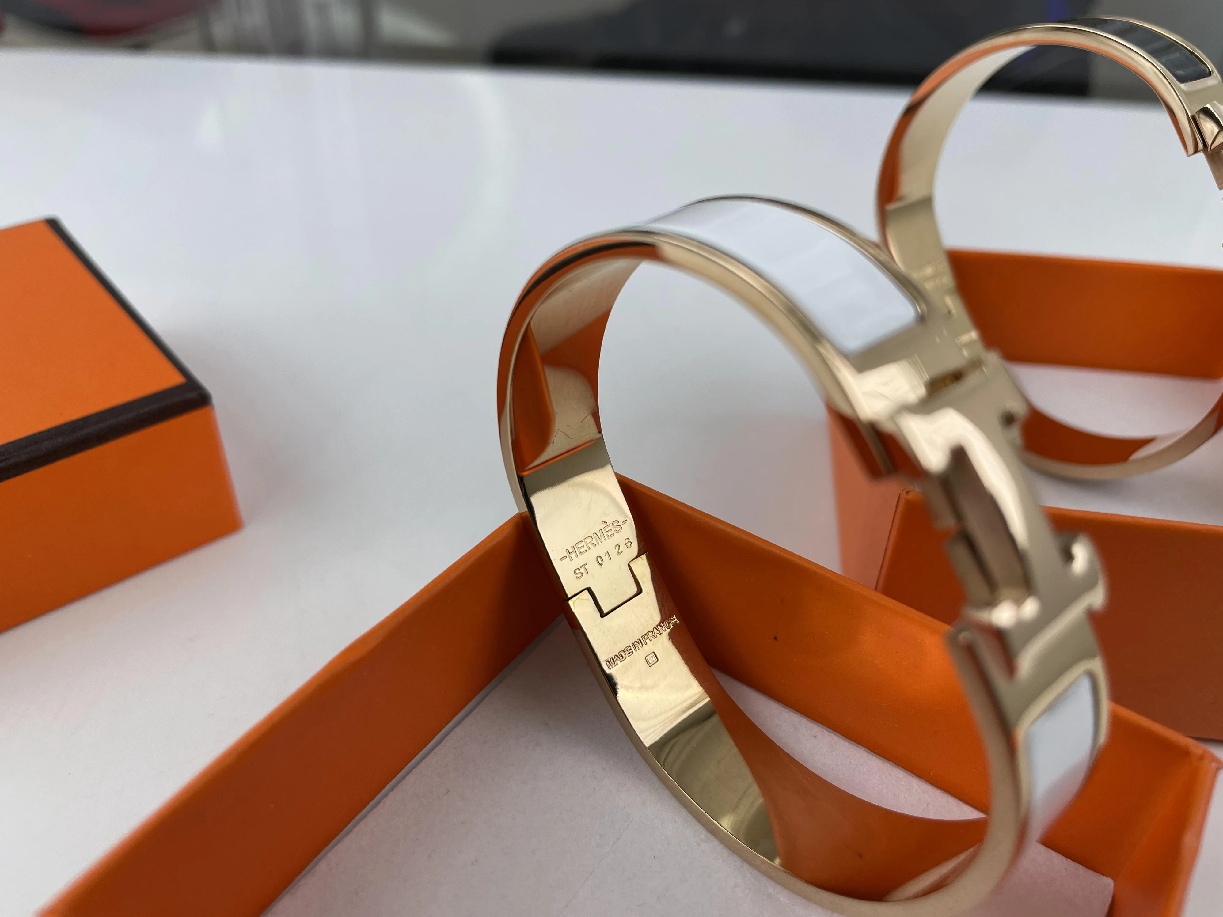 Comfortable 4923 H brand Bracelet White or Black Gold ( the price is for 1 pcs) 372