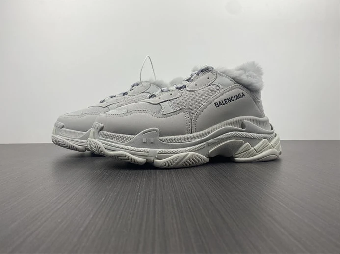 Comfortable 528 BLCG Triple S Fake Fur Grey  668563 W3CQ5 3362