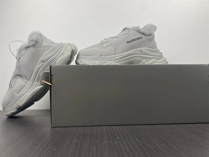 Comfortable 528 BLCG Triple S Fake Fur Grey  668563 W3CQ5 3362