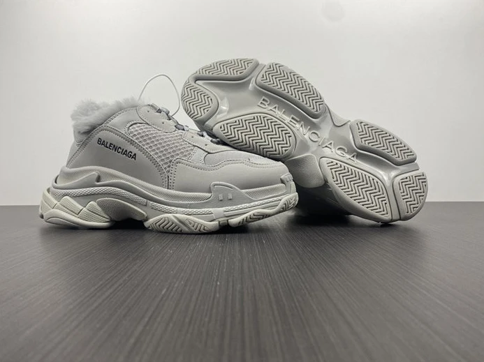 Comfortable 528 BLCG Triple S Fake Fur Grey  668563 W3CQ5 3362