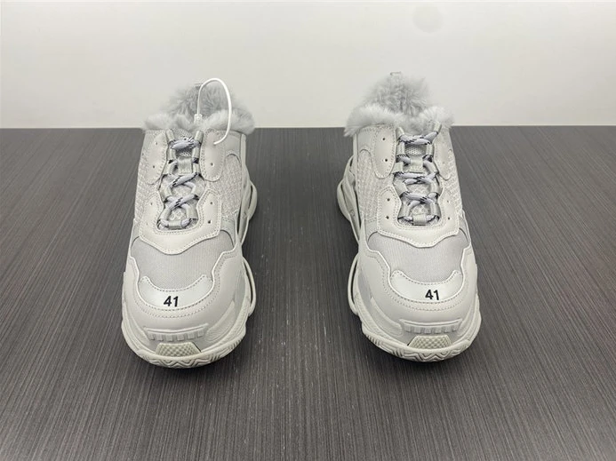 Comfortable 528 BLCG Triple S Fake Fur Grey  668563 W3CQ5 3362