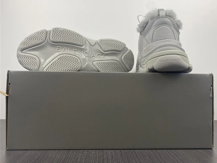 Comfortable 528 BLCG Triple S Fake Fur Grey  668563 W3CQ5 3362