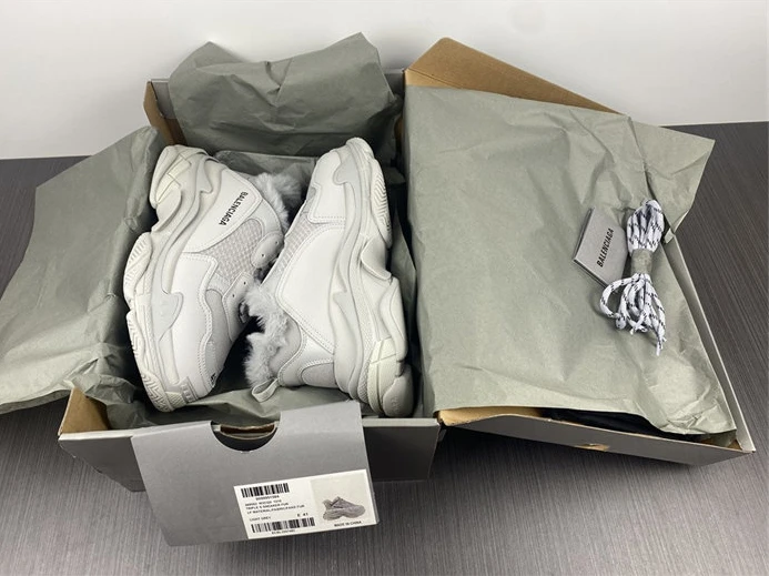 Comfortable 528 BLCG Triple S Fake Fur Grey  668563 W3CQ5 3362
