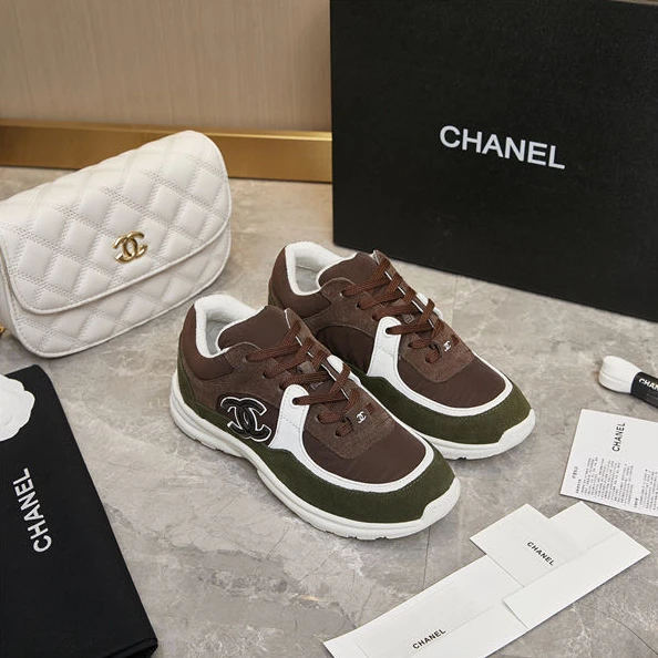 Comfortable Chanel Sneakers 1261