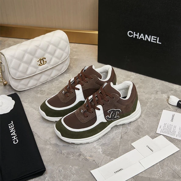 Comfortable Chanel Sneakers 1261