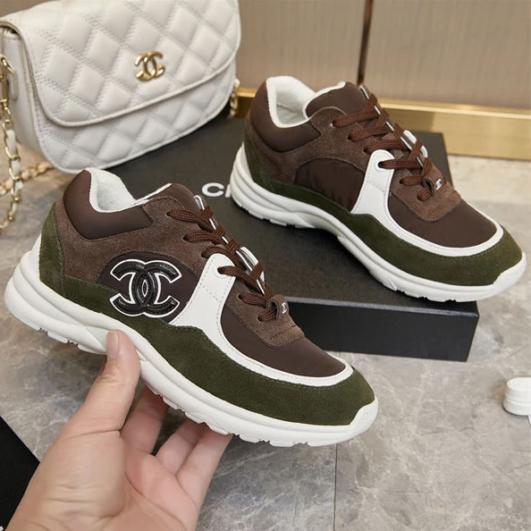 Comfortable Chanel Sneakers 1261