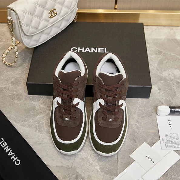 Comfortable Chanel Sneakers 1261