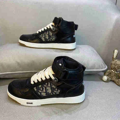 Comfortable DR Sneaker 1585