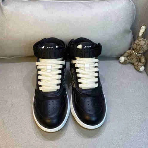 Comfortable DR Sneaker 1585