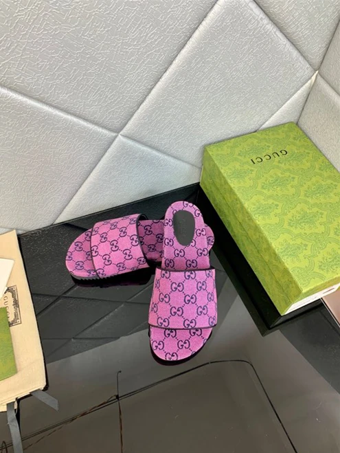 Comfortable Gucci Slipper 3233