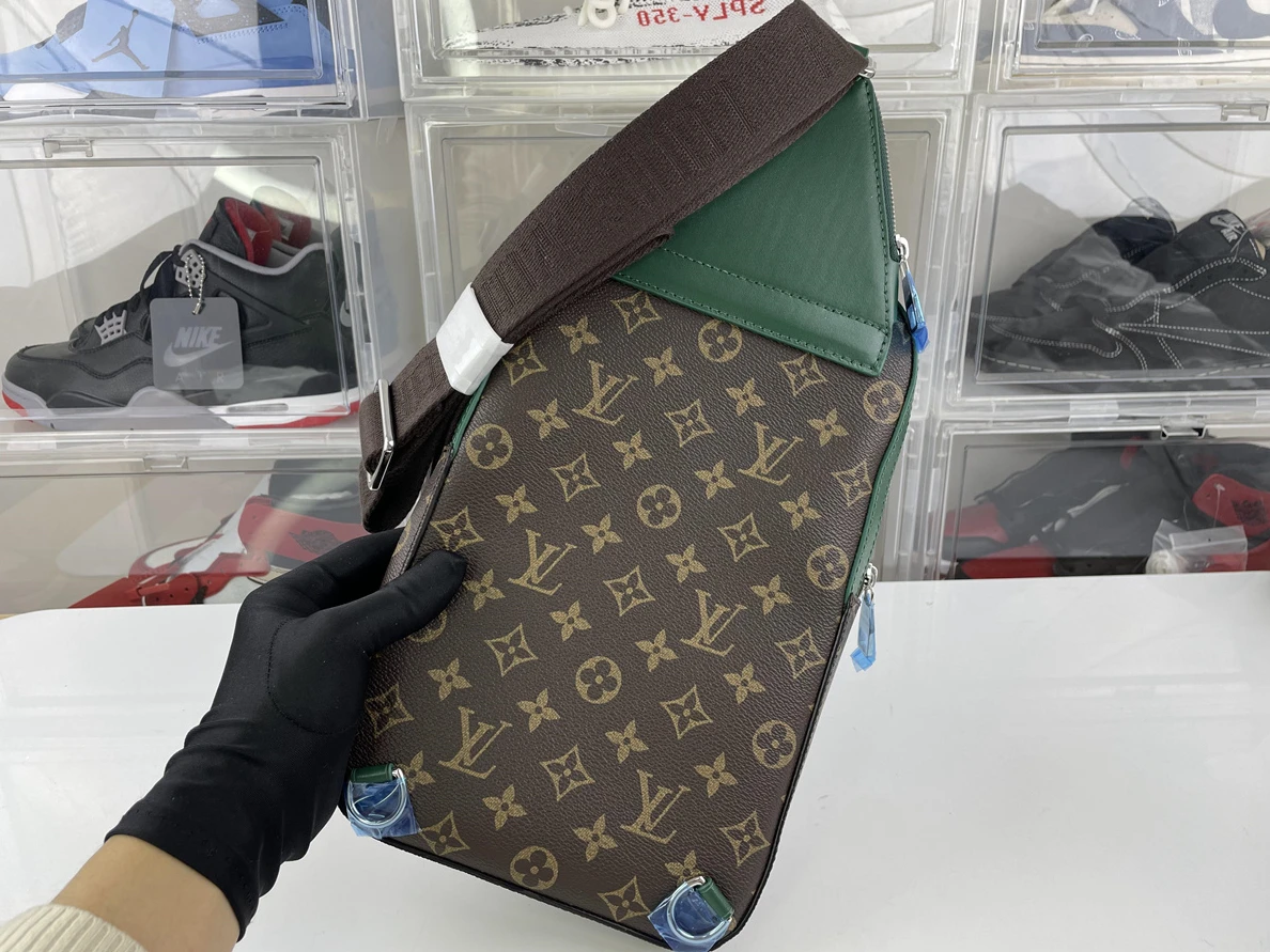 Comfortable LV Avenue Brown Green Colormania mens bag (31 x 7 x 20cm) 261