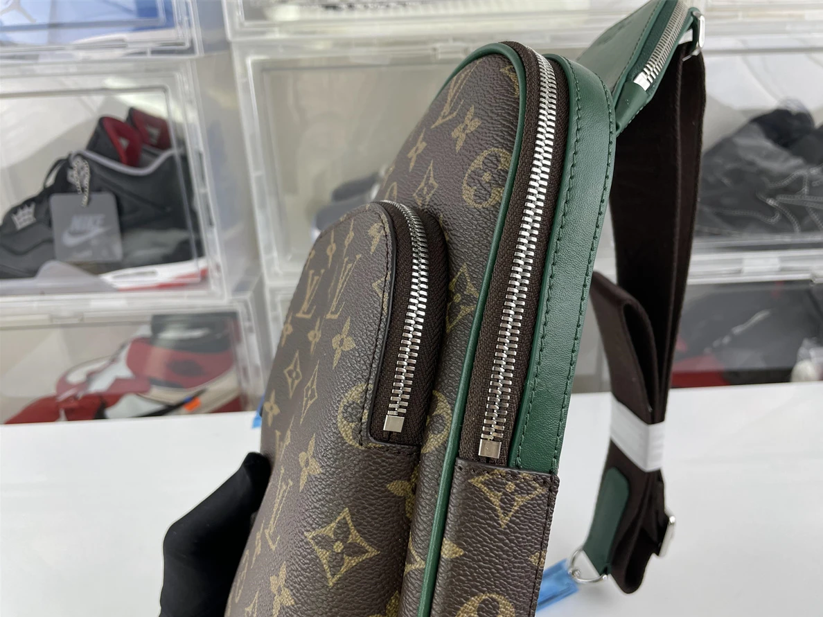 Comfortable LV Avenue Brown Green Colormania mens bag (31 x 7 x 20cm) 261