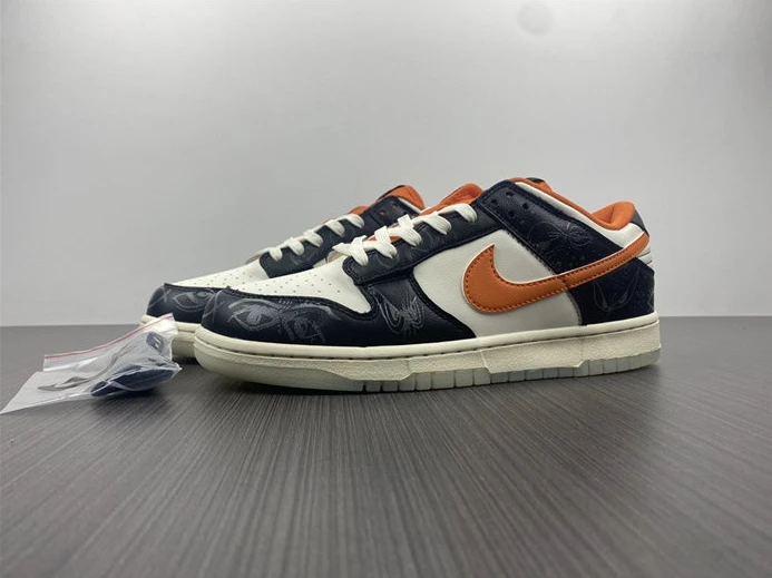 Comfortable Nike Dunk Low PRM Halloween DD3357-100 2002