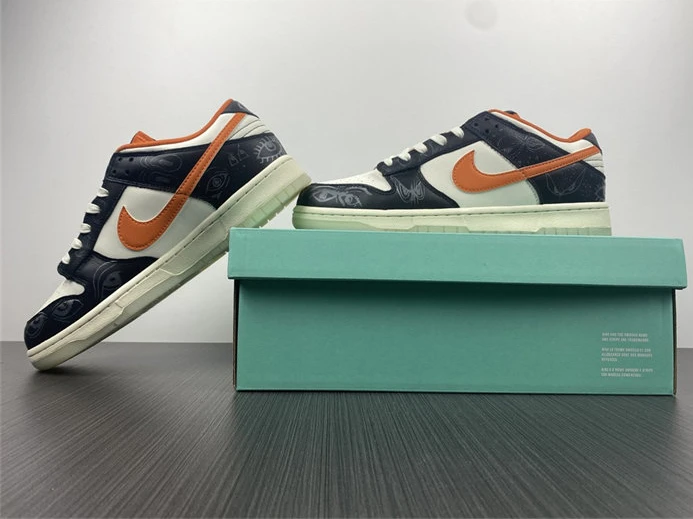 Comfortable Nike Dunk Low PRM Halloween DD3357-100 2002