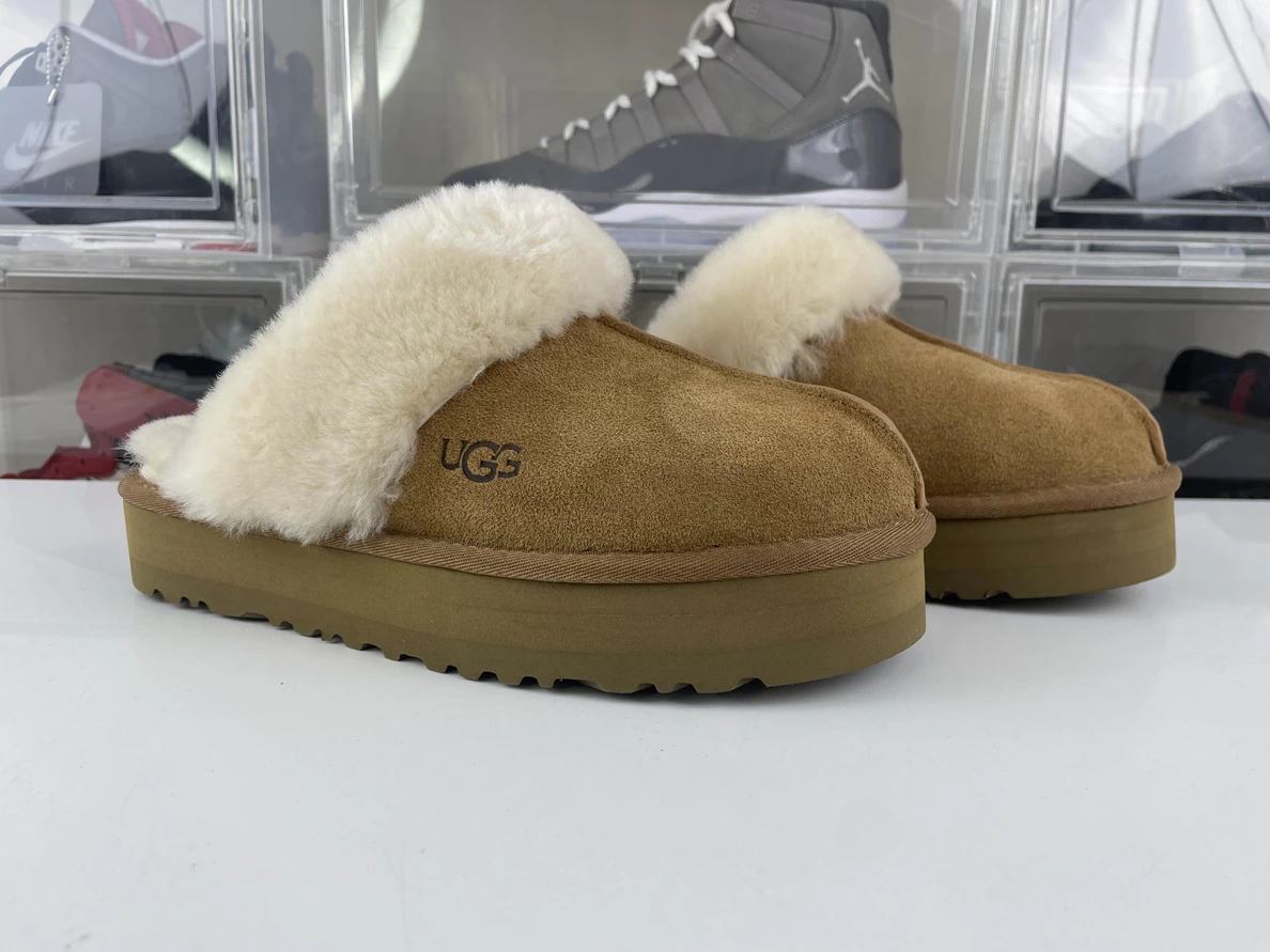 Comfortable UGG women winter shoes with furs 3564